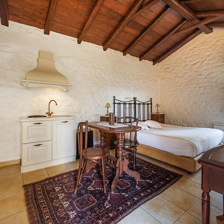 Lithos Stone Suites Areopoli Habitación foto