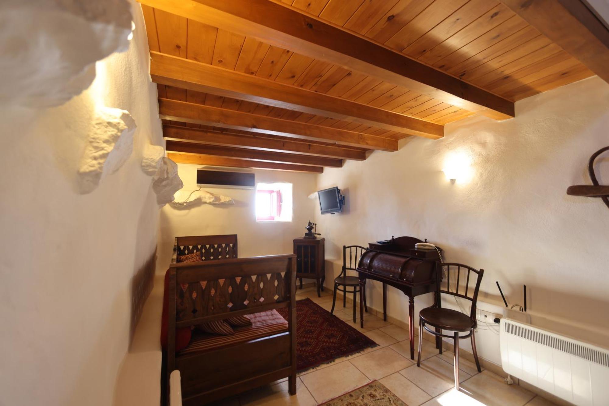 Lithos Stone Suites Areopoli Habitación foto