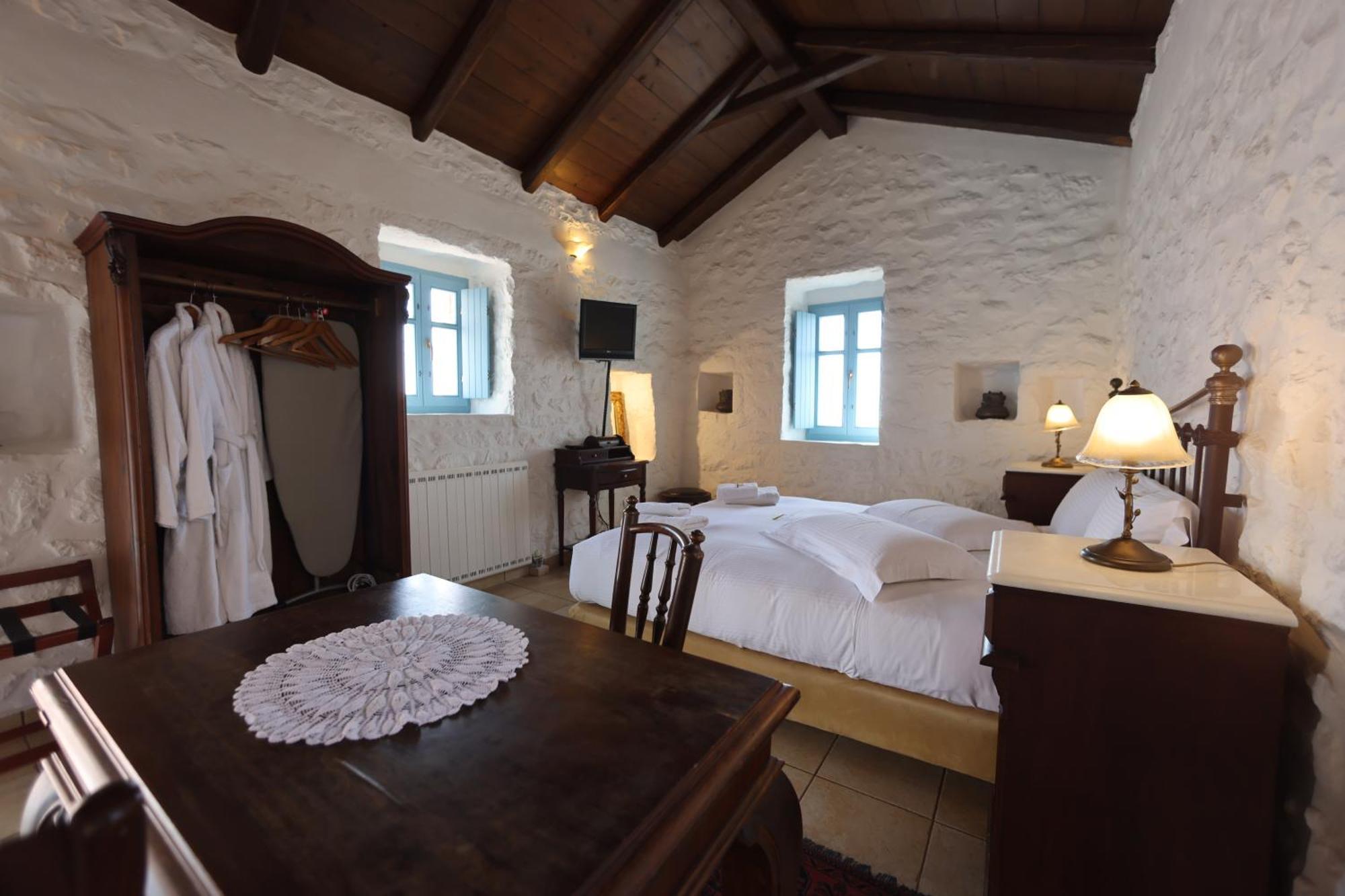 Lithos Stone Suites Areopoli Habitación foto