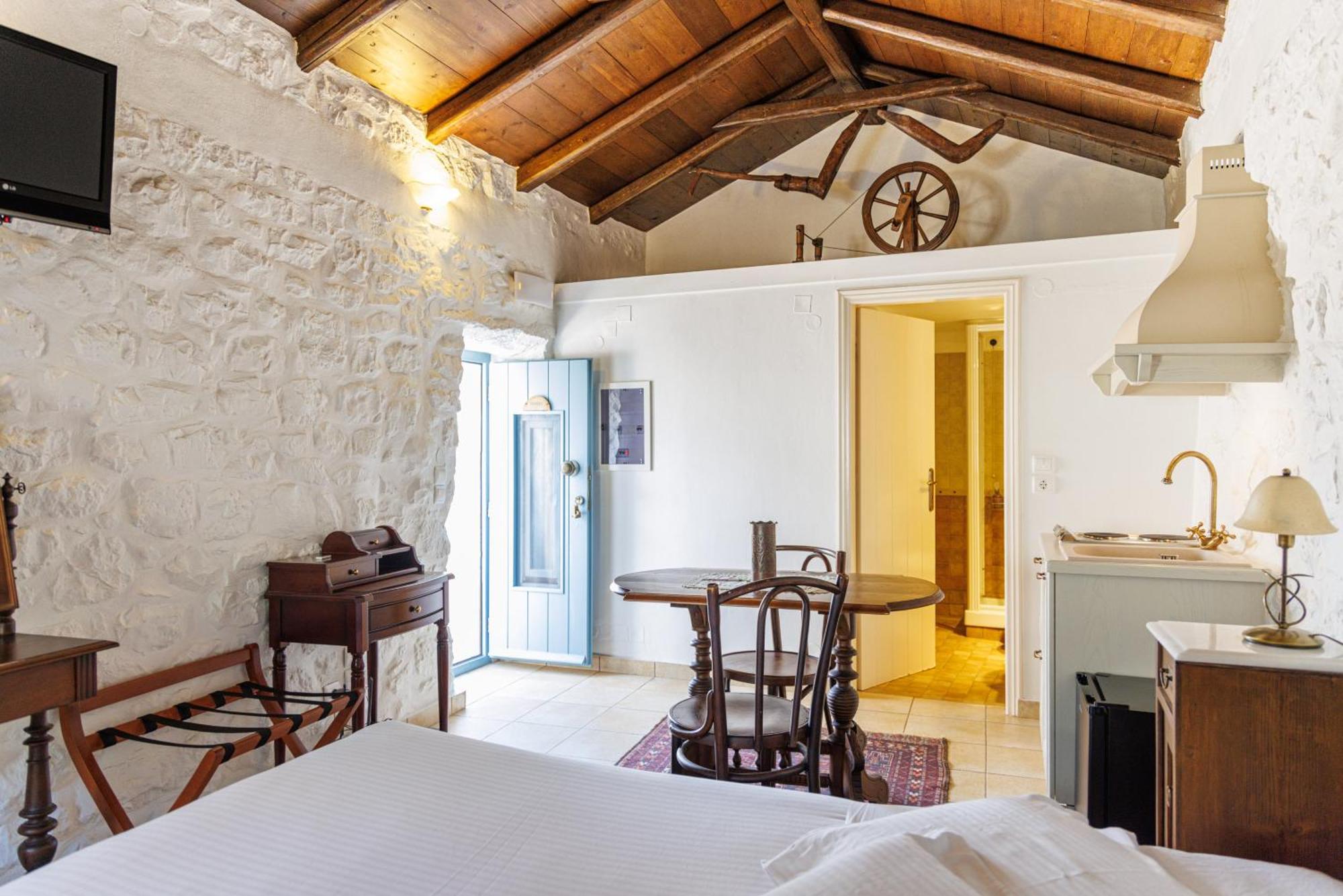 Lithos Stone Suites Areopoli Habitación foto