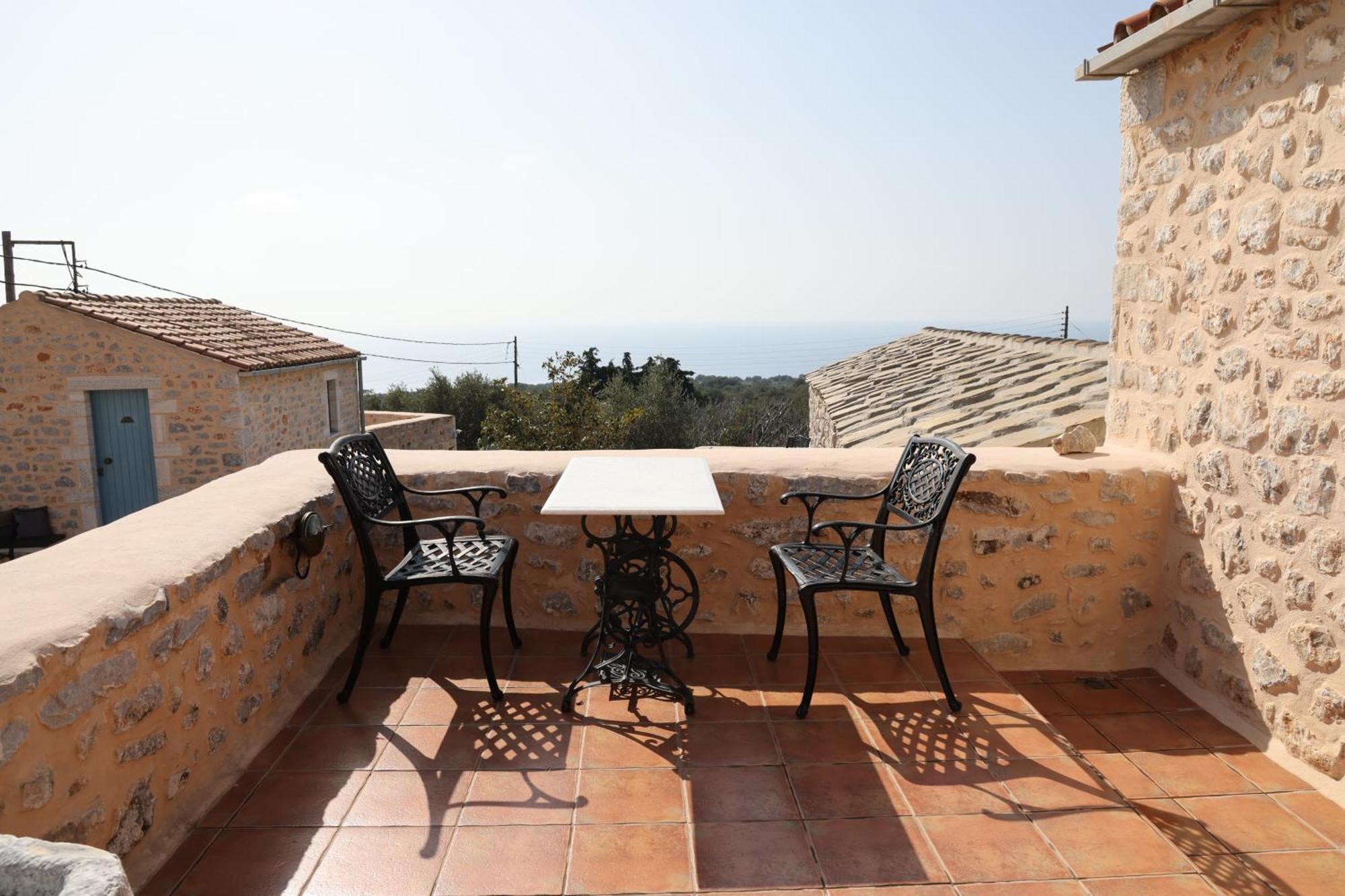 Lithos Stone Suites Areopoli Habitación foto