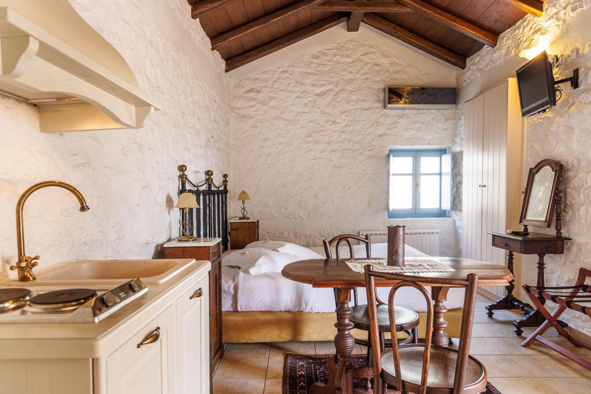 Lithos Stone Suites Areopoli Habitación foto